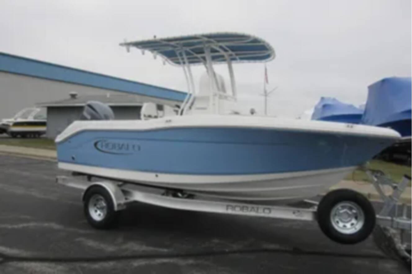 A photo of this 2024 Robalo R180