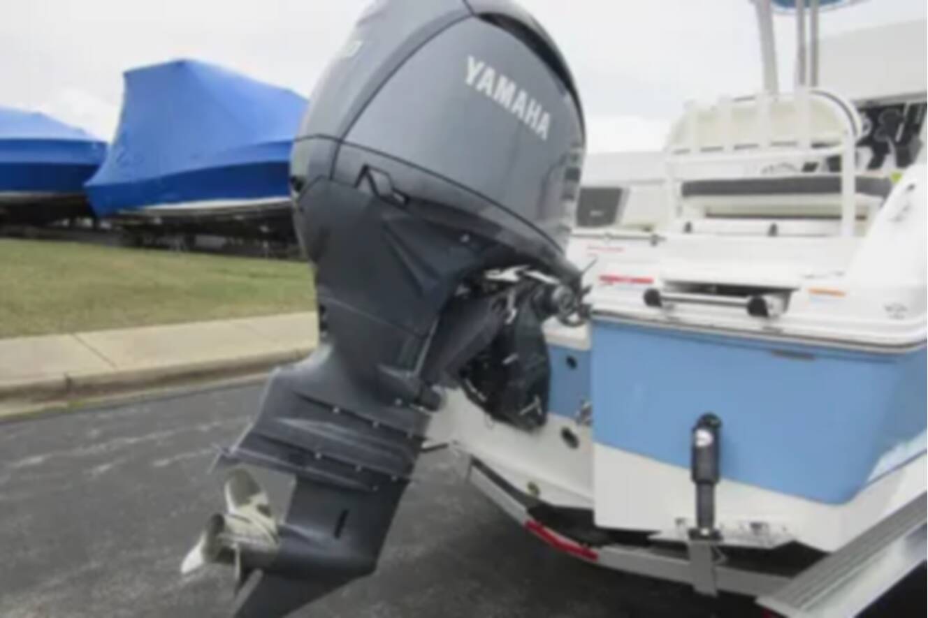 A photo of this 2024 Robalo R180