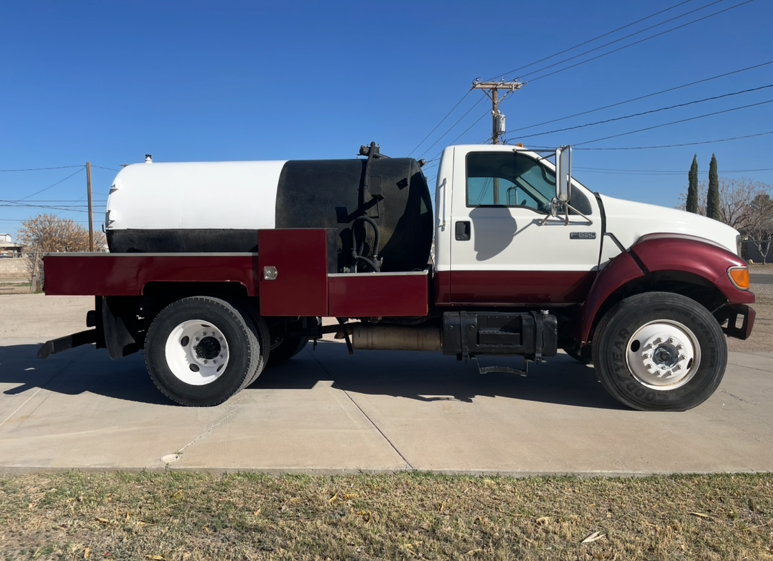 2001 FORD F750 SD DIESEL STRAIGHT FRAME SD DIESEL STRAIGHT FRAME in El Paso, TX