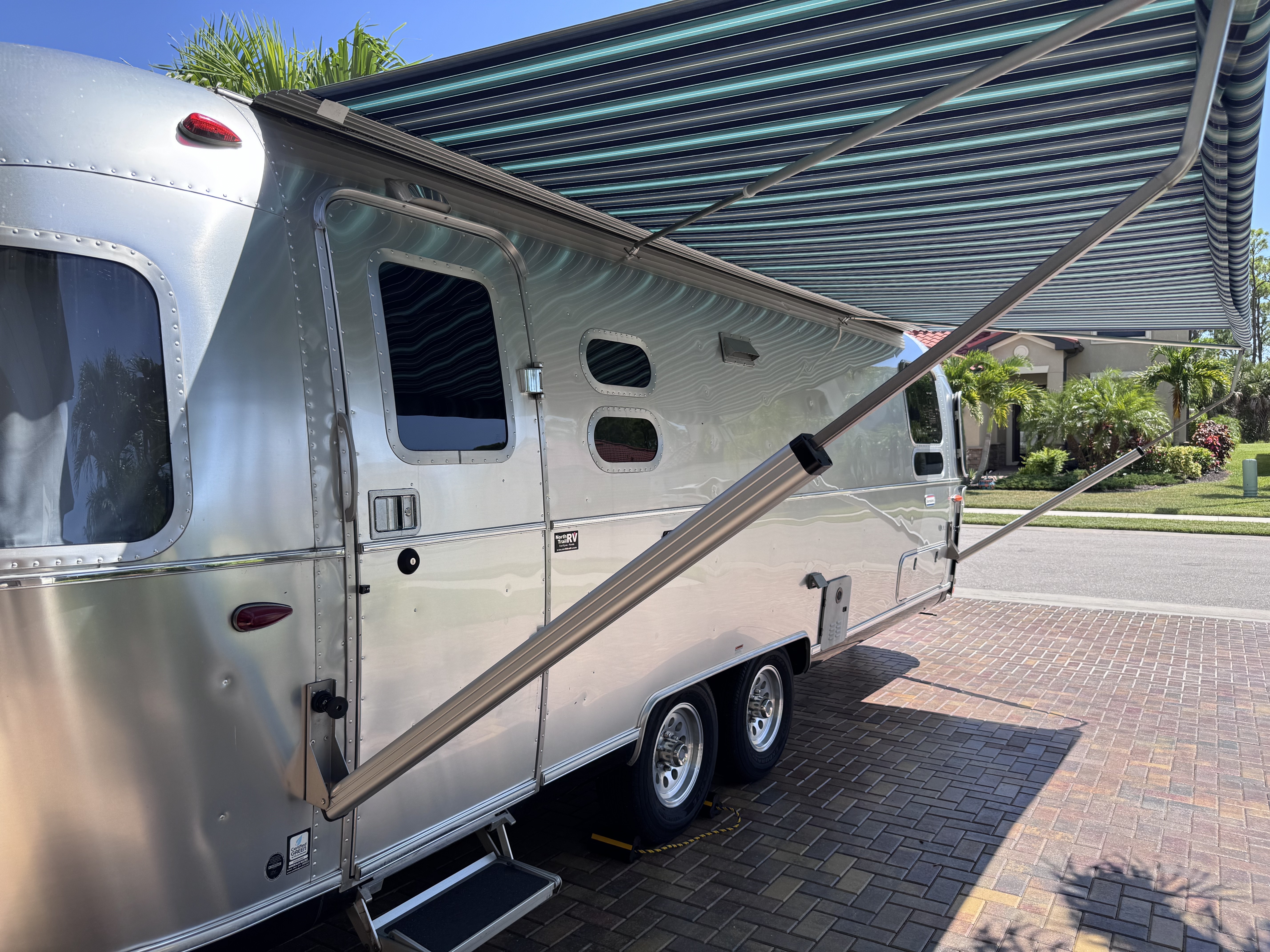 2022 Airstream INTERNATIONAL 27FB TWIN RV