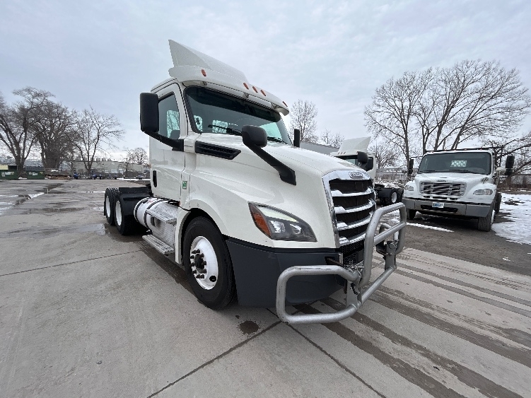 2019 FREIGHTLINER CASCADIA 126 in Des Moines, IA