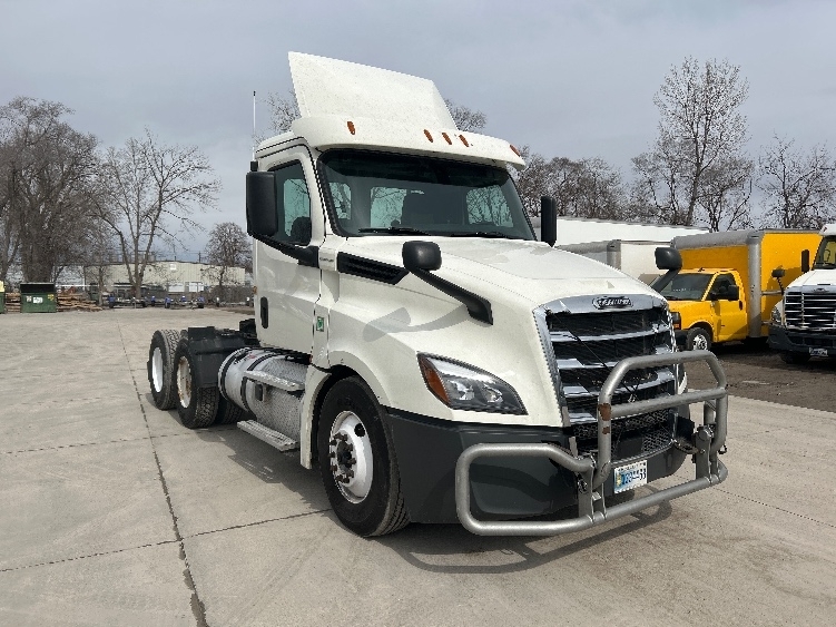 2019 FREIGHTLINER CASCADIA 126 in Des Moines, IA