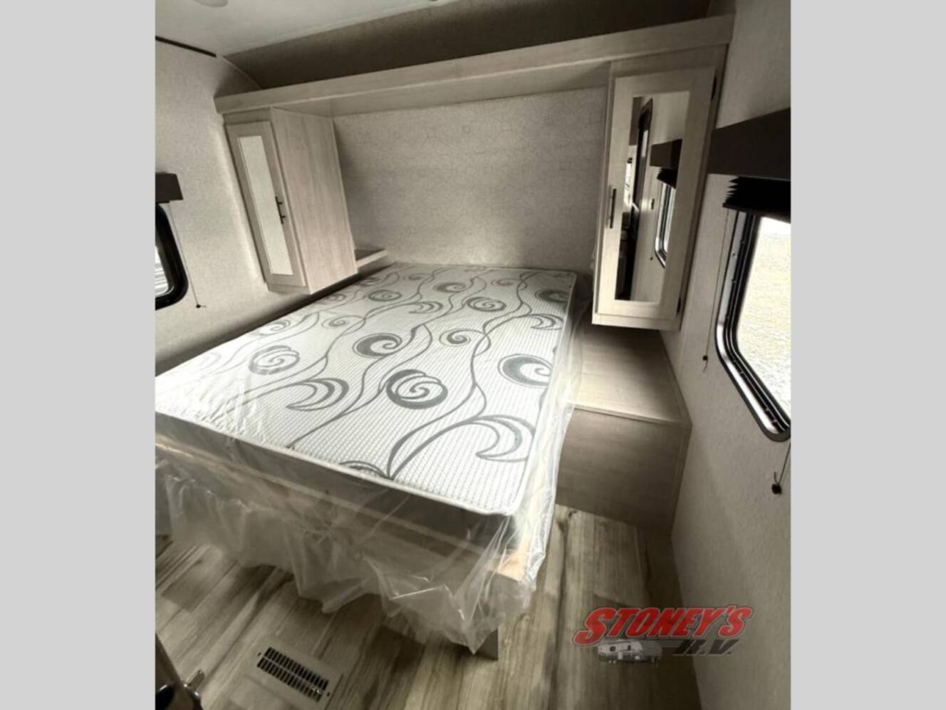 A photo of this 2025 Crossroads Zinger 270BH