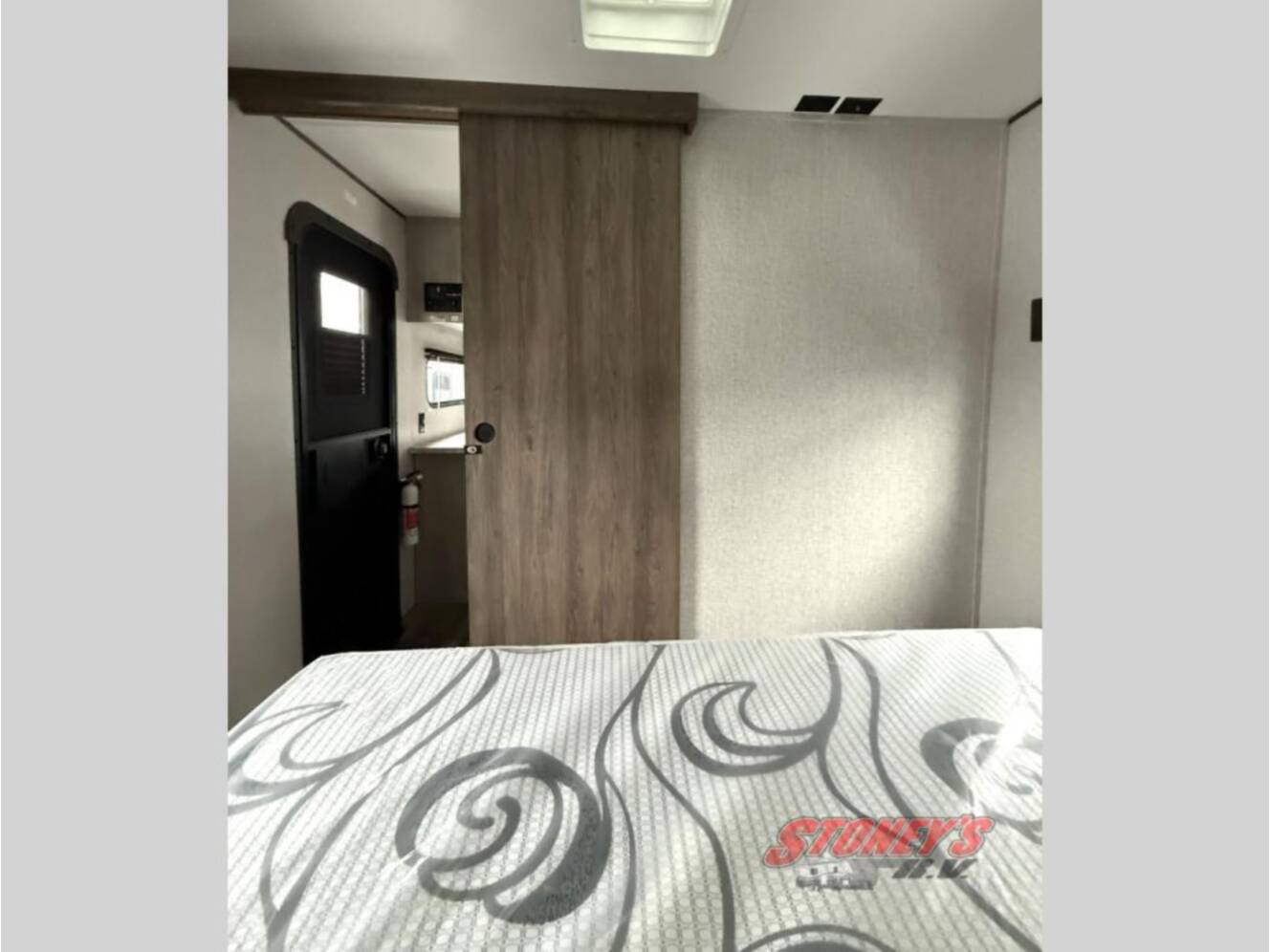 A photo of this 2025 Crossroads Zinger 270BH