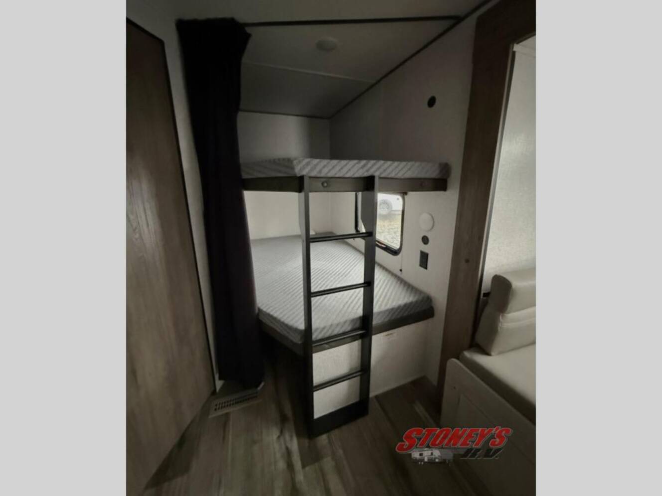 A photo of this 2025 Crossroads Zinger 270BH