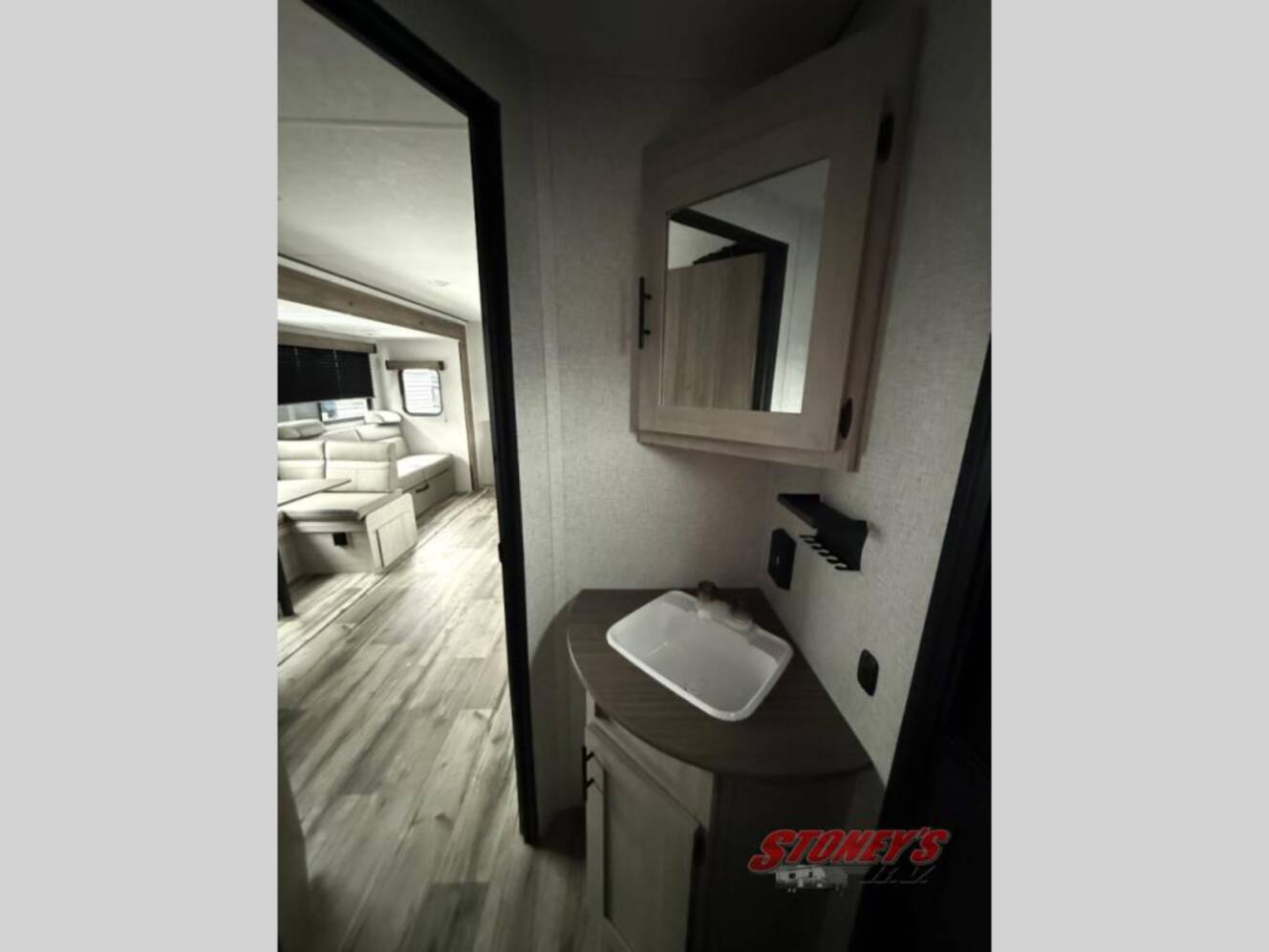 A photo of this 2025 Crossroads Zinger 270BH