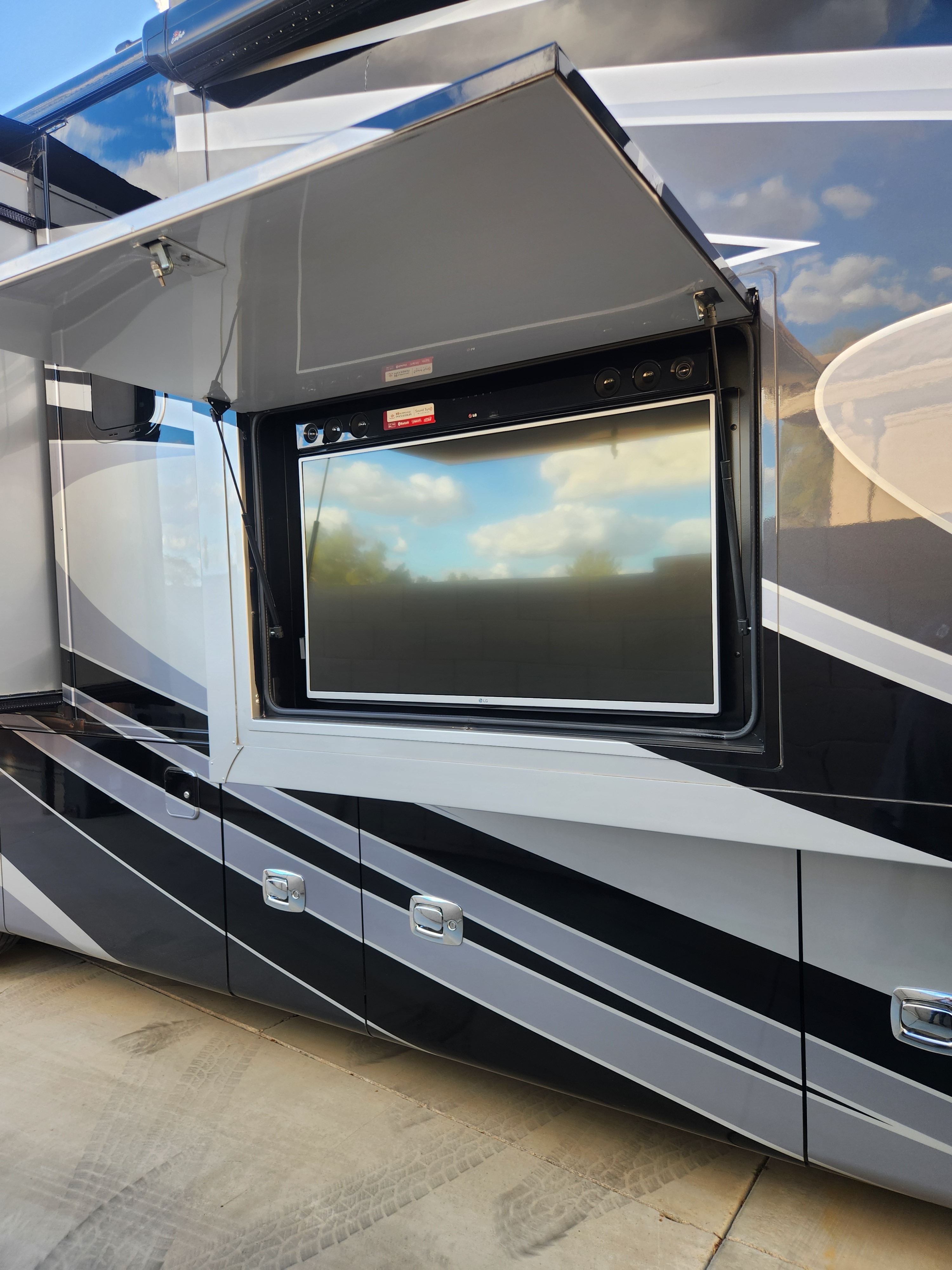 2016 Tiffin Motorhomes PHAETON 40 QBH in gilbert AZ