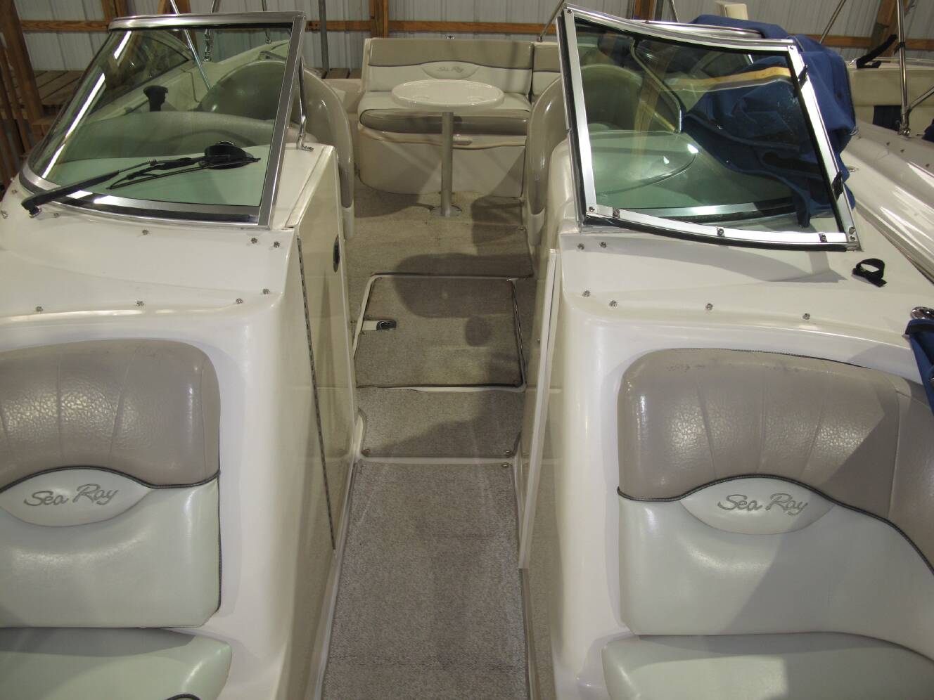 A photo of this 2004 Sea Ray 240 SUNDECK
