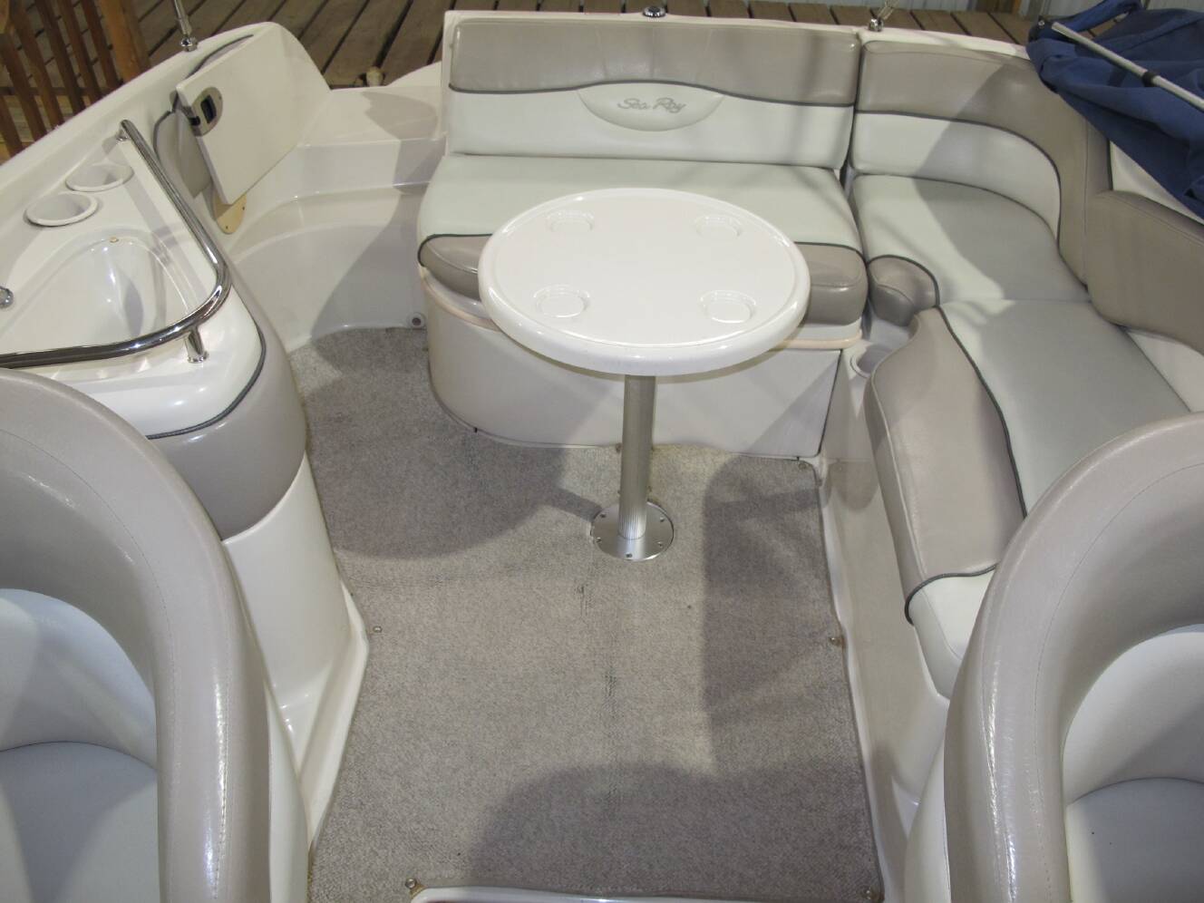 A photo of this 2004 Sea Ray 240 SUNDECK