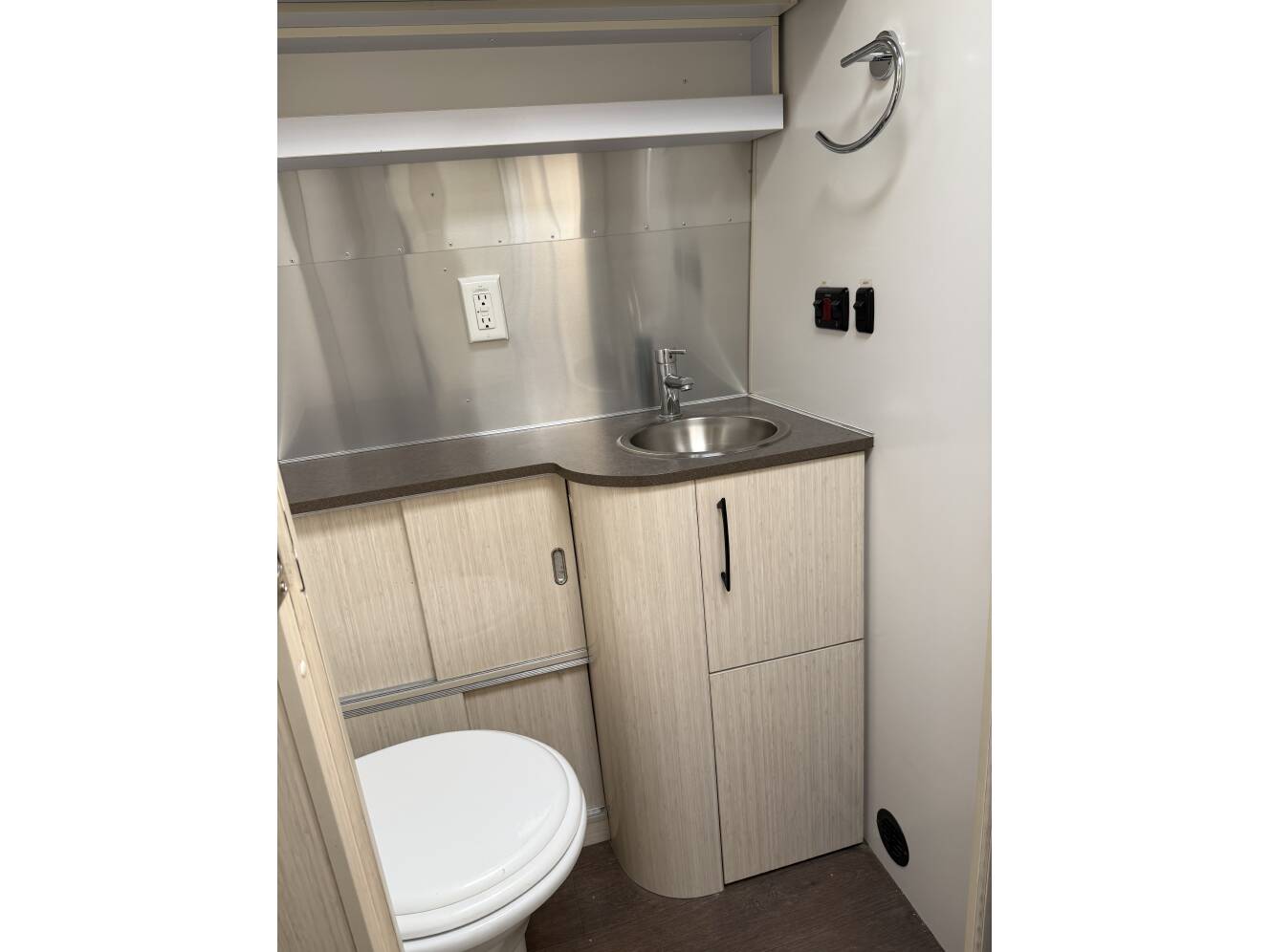 A photo of this 2015 Airstream INTERNATIONAL SERENITY 27FB
