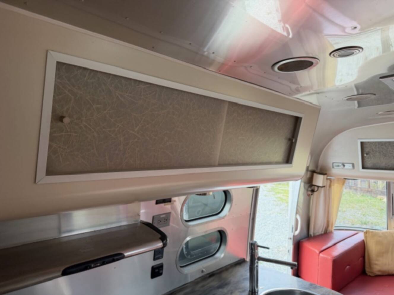 A photo of this 2015 Airstream INTERNATIONAL SERENITY 27FB
