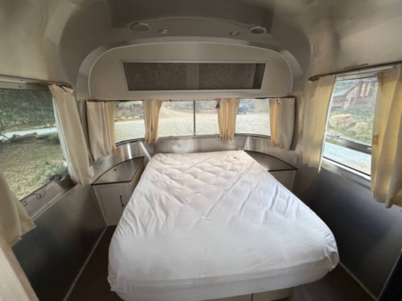 A photo of this 2015 Airstream INTERNATIONAL SERENITY 27FB