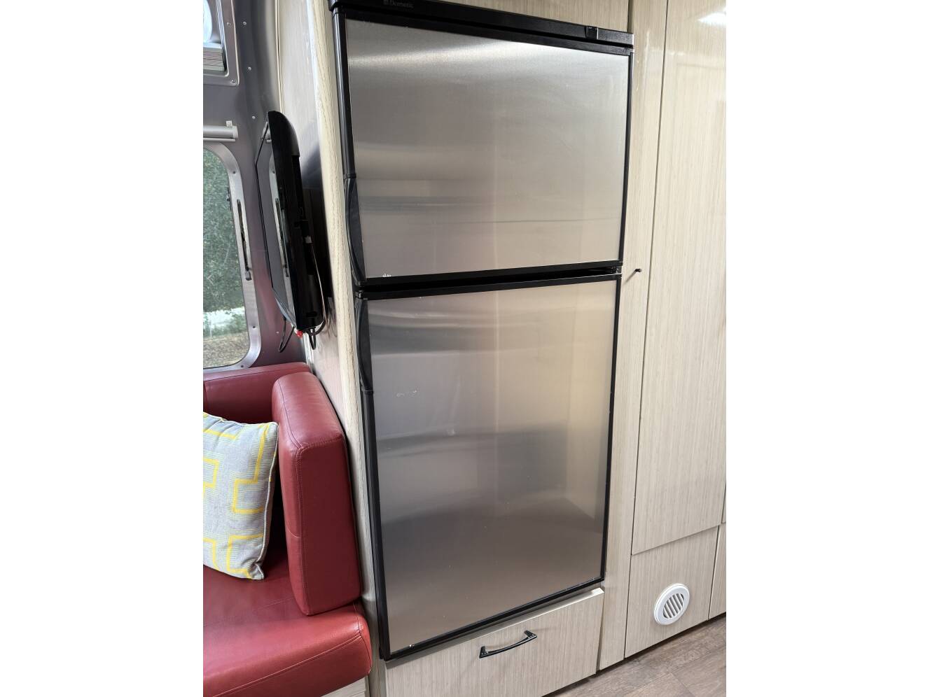 A photo of this 2015 Airstream INTERNATIONAL SERENITY 27FB