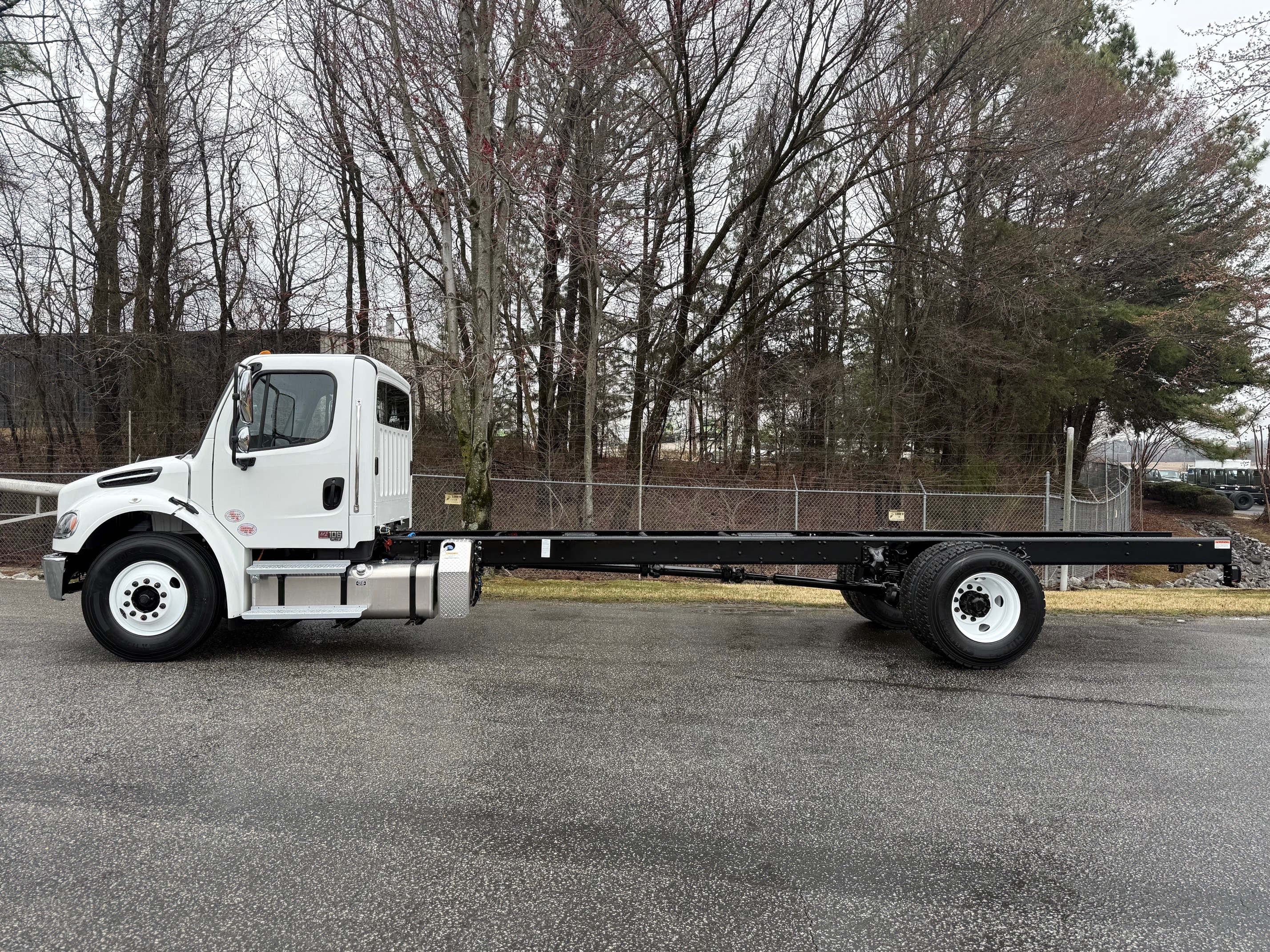 2027 FREIGHTLINER REGULAR CAB CHASSIS 270'' WB (204'' CA) BODY UP TO 26' in Greensboro, NC