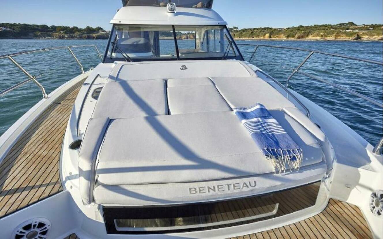A photo of this 2026 Beneteau Antares 12