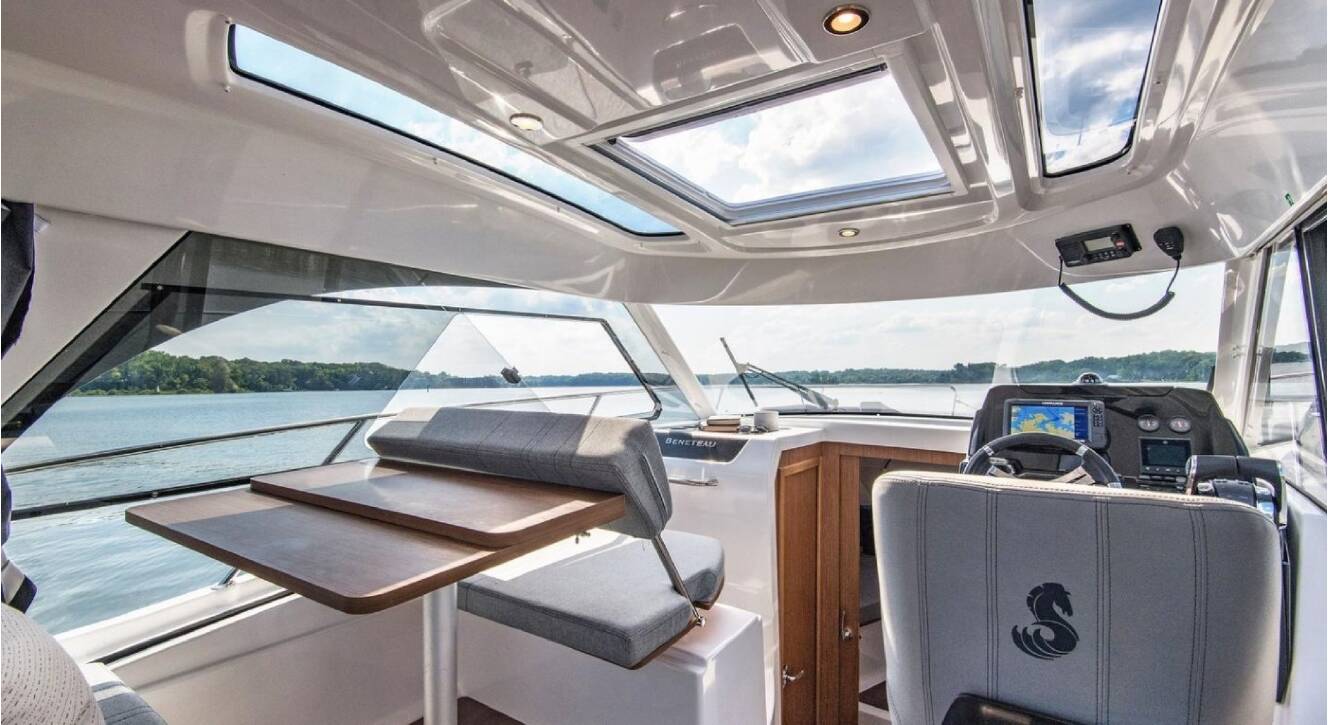 A photo of this 2025 Beneteau Antares 9