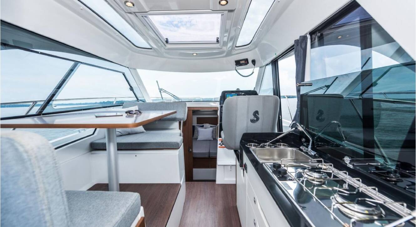A photo of this 2025 Beneteau Antares 9