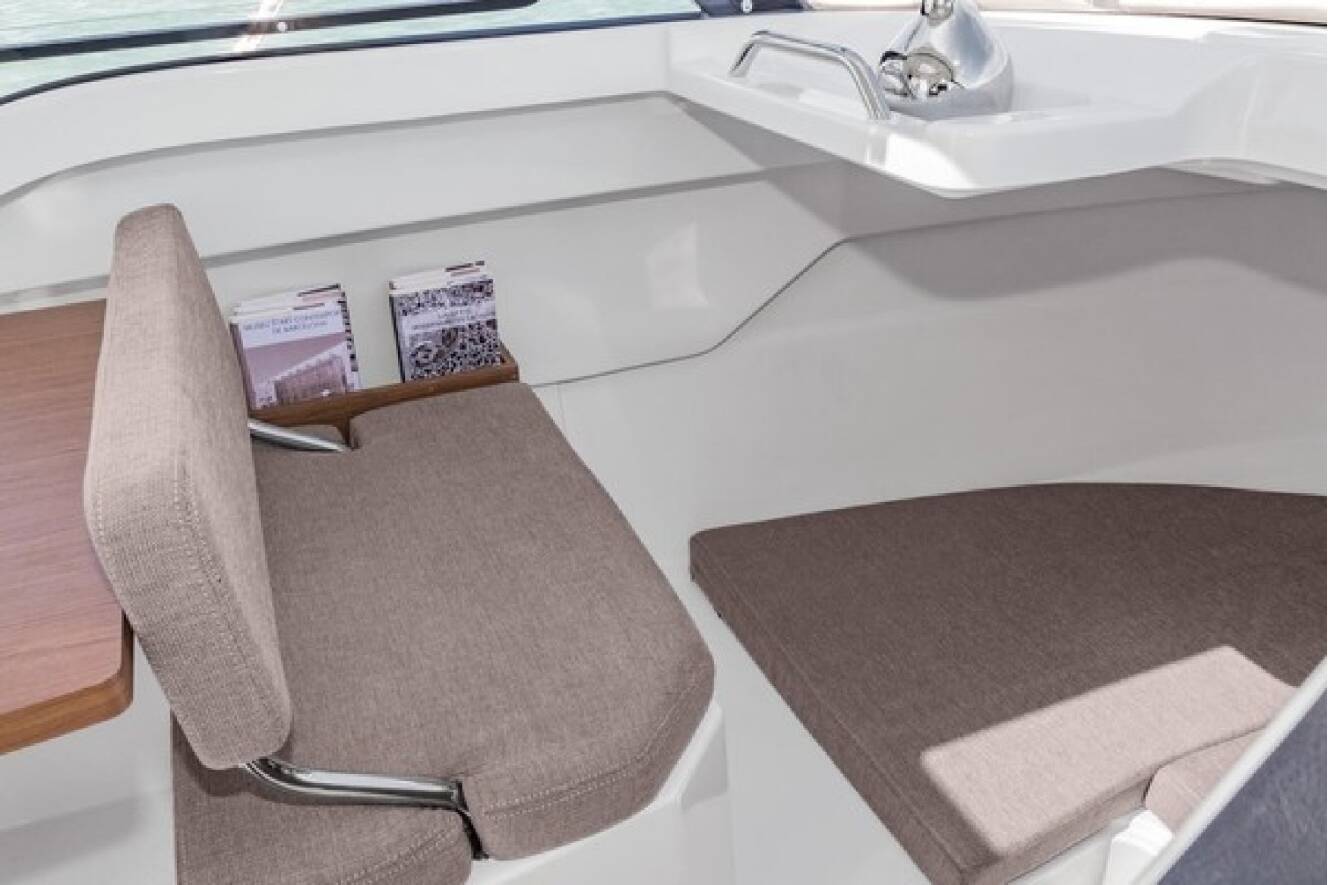 A photo of this 2026 Beneteau Antares 7