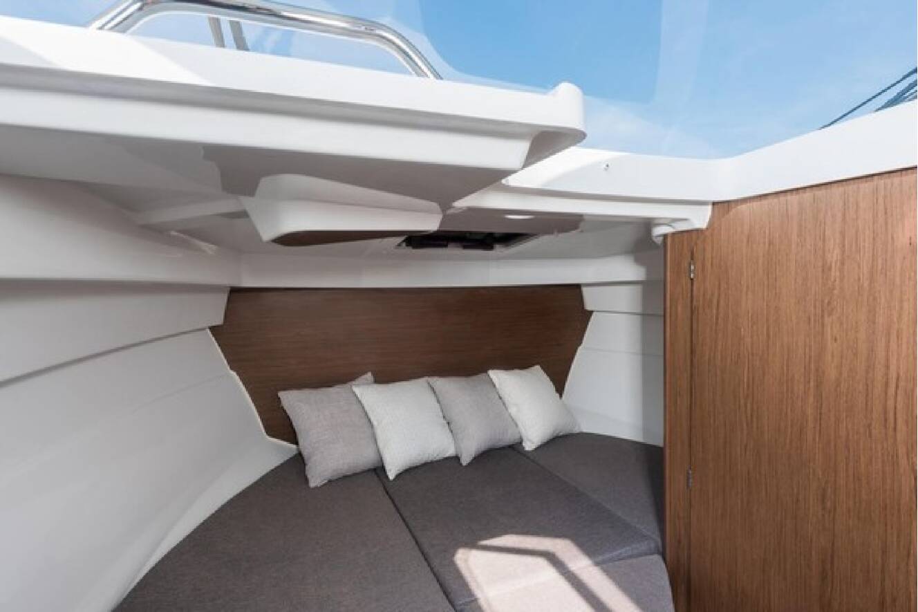 A photo of this 2026 Beneteau Antares 7