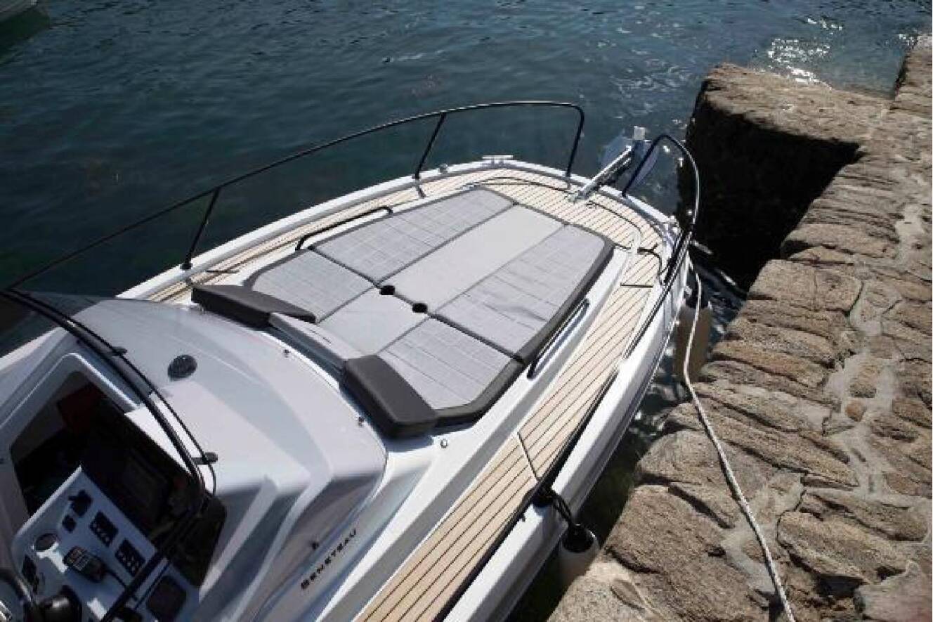 A photo of this 2026 Beneteau Flyer 8 SunDeck