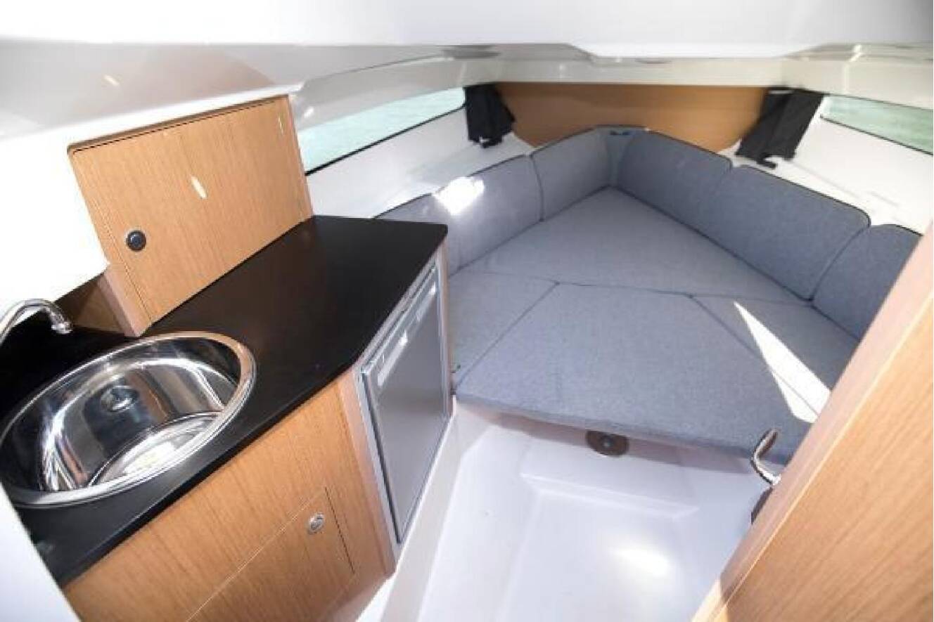 A photo of this 2026 Beneteau Flyer 8 SunDeck