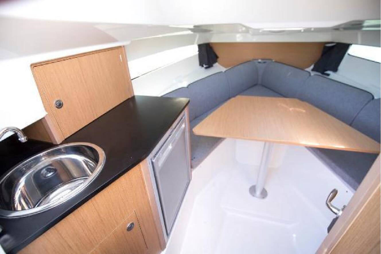 A photo of this 2026 Beneteau Flyer 8 SunDeck