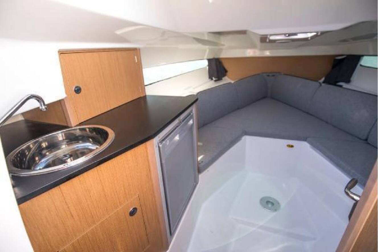 A photo of this 2026 Beneteau Flyer 8 SunDeck