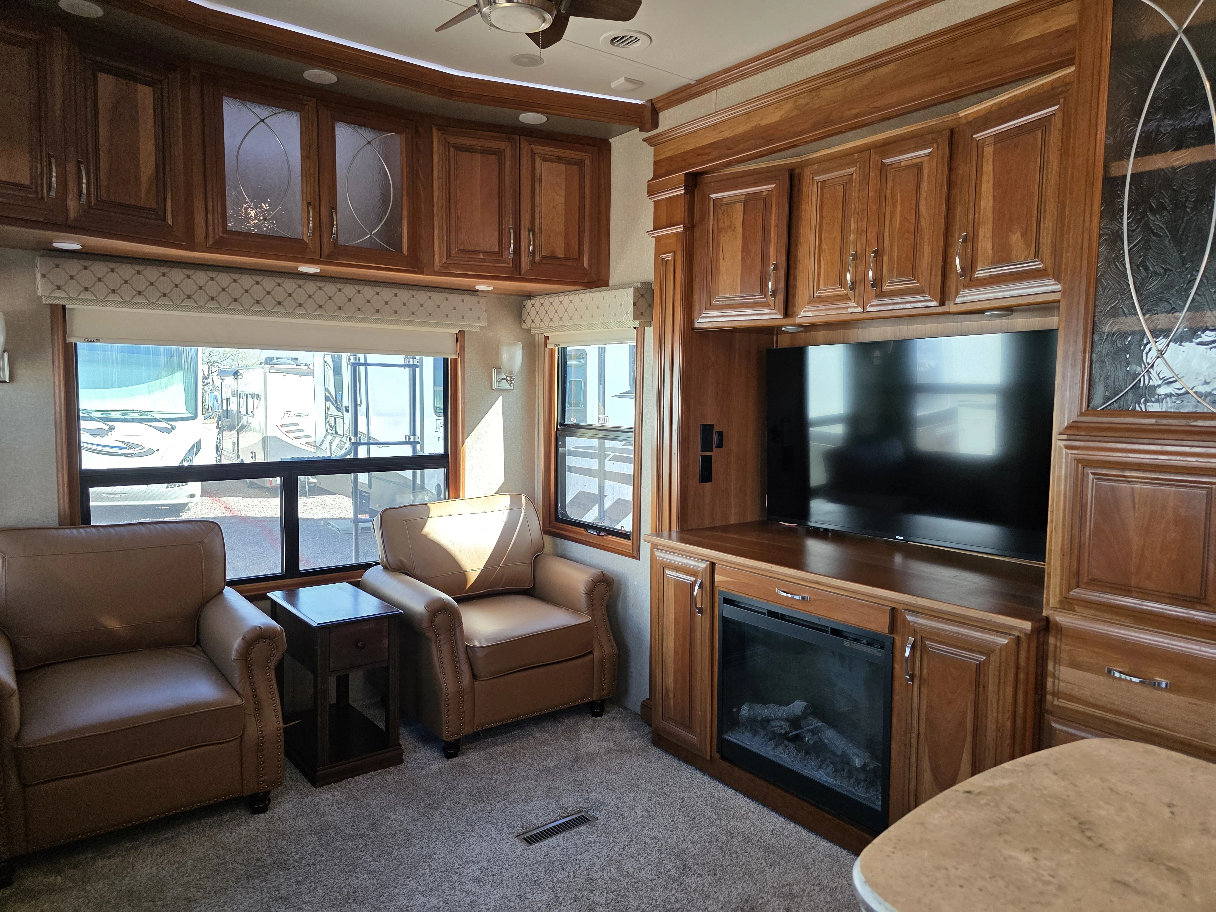 2018 DRV MOBILE SUITES 40KSSB4 RV