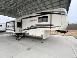 2018 FOREST RIVER CEDAR CREEK HATHAWAY 34RL2