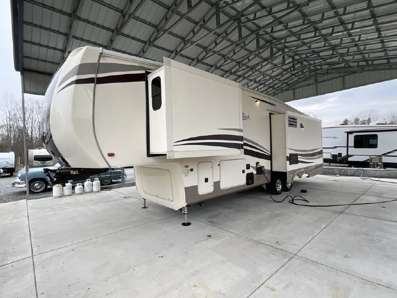 2018 FOREST RIVER CEDAR CREEK HATHAWAY 34RL2