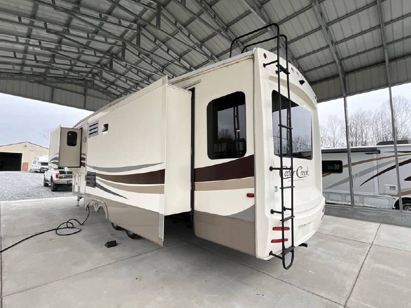 2018 FOREST RIVER CEDAR CREEK HATHAWAY 34RL2