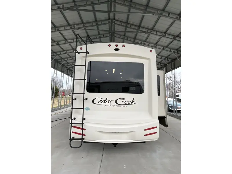 2018 FOREST RIVER CEDAR CREEK HATHAWAY 34RL2
