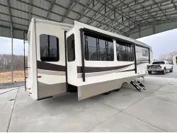 2018 FOREST RIVER CEDAR CREEK HATHAWAY 34RL2