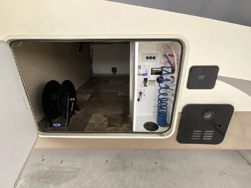 2018 FOREST RIVER CEDAR CREEK HATHAWAY 34RL2