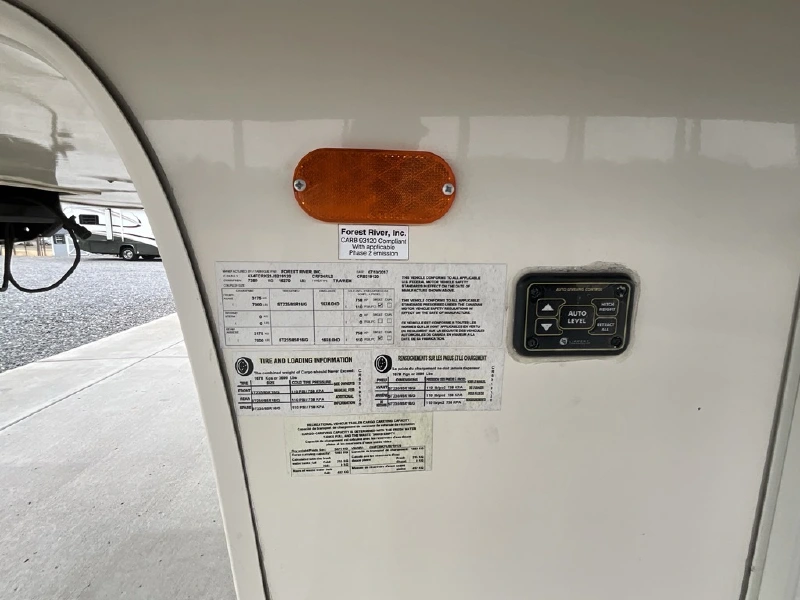 2018 FOREST RIVER CEDAR CREEK HATHAWAY 34RL2