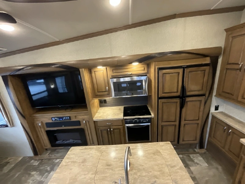 2018 FOREST RIVER CEDAR CREEK HATHAWAY 34RL2