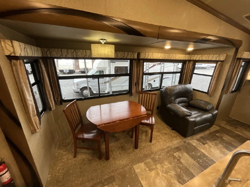 2018 FOREST RIVER CEDAR CREEK HATHAWAY 34RL2