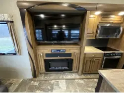 2018 FOREST RIVER CEDAR CREEK HATHAWAY 34RL2