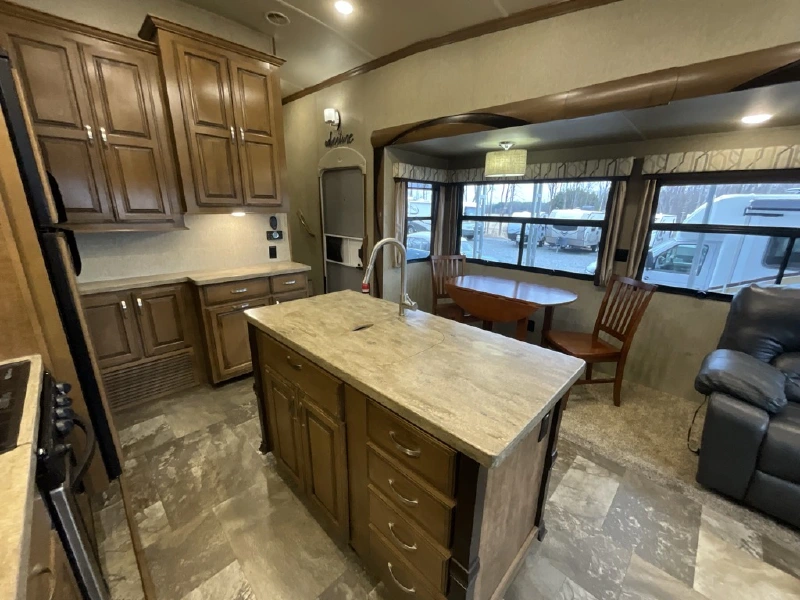 2018 FOREST RIVER CEDAR CREEK HATHAWAY 34RL2