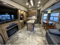 2018 FOREST RIVER CEDAR CREEK HATHAWAY 34RL2