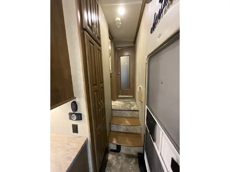 2018 FOREST RIVER CEDAR CREEK HATHAWAY 34RL2