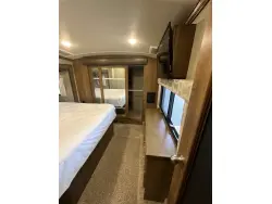 2018 FOREST RIVER CEDAR CREEK HATHAWAY 34RL2