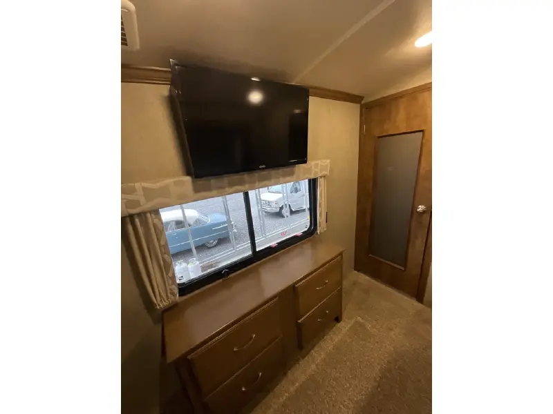 2018 FOREST RIVER CEDAR CREEK HATHAWAY 34RL2