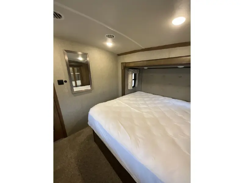2018 FOREST RIVER CEDAR CREEK HATHAWAY 34RL2
