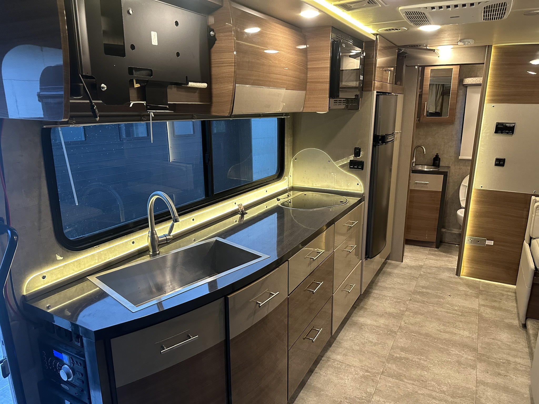 2016 Winnebago Navion 24M in la crosse WI