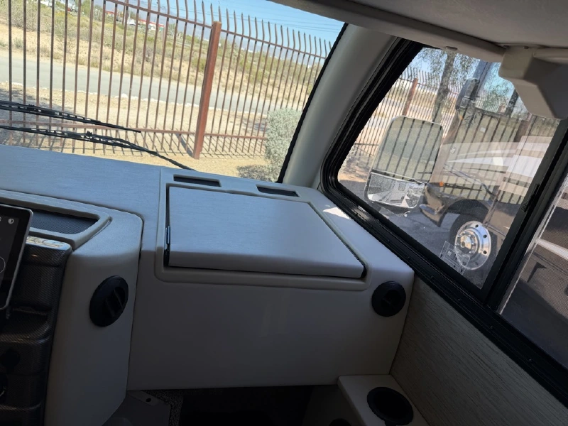 2023 THOR MOTOR COACH VEGAS 24 3