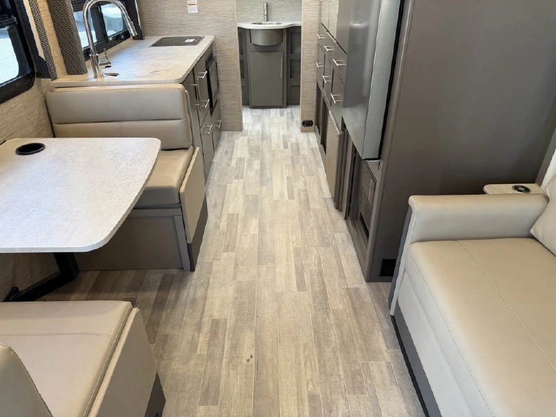 2023 THOR MOTOR COACH VEGAS 24 3