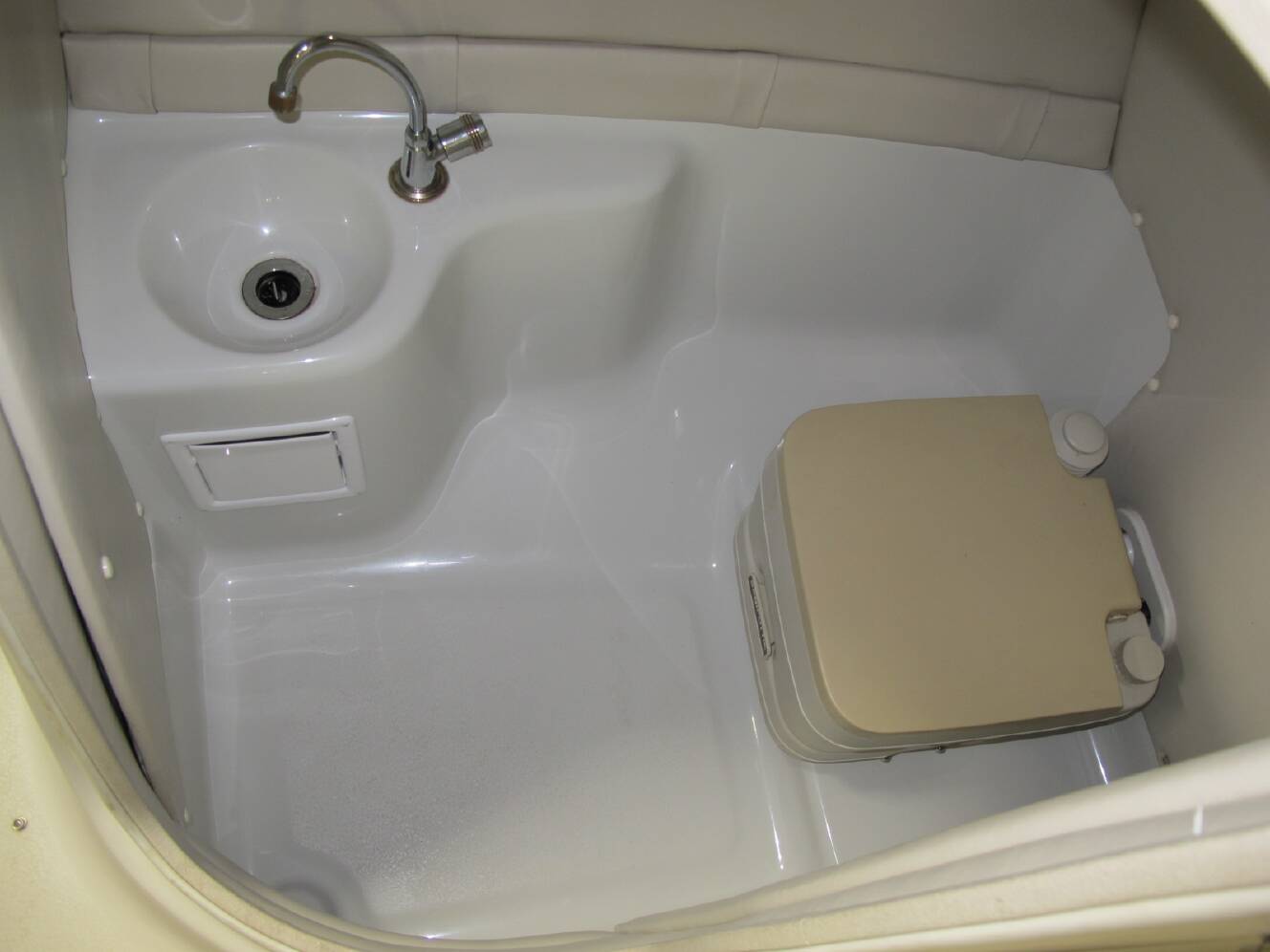 A photo of this 2003 Crownline 270 BR