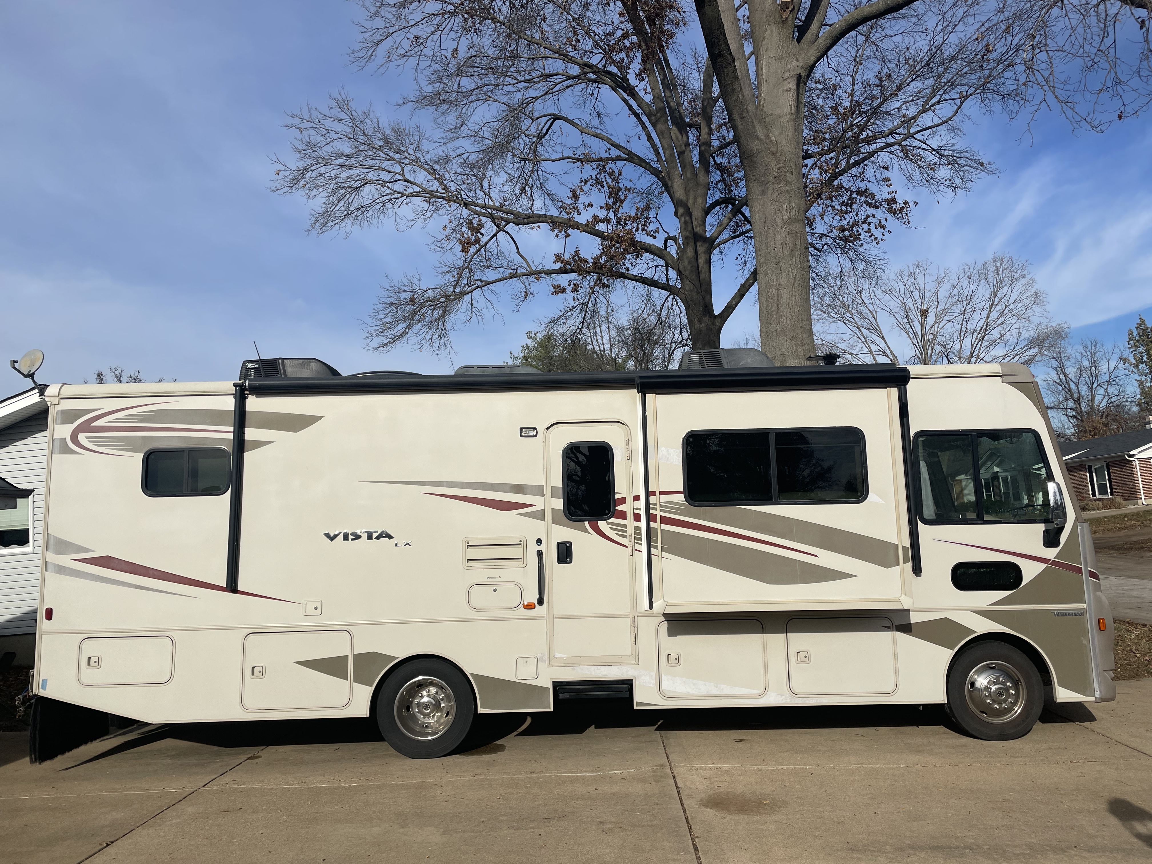 2016 Winnebago VISTA LX 30T in st. louis MO