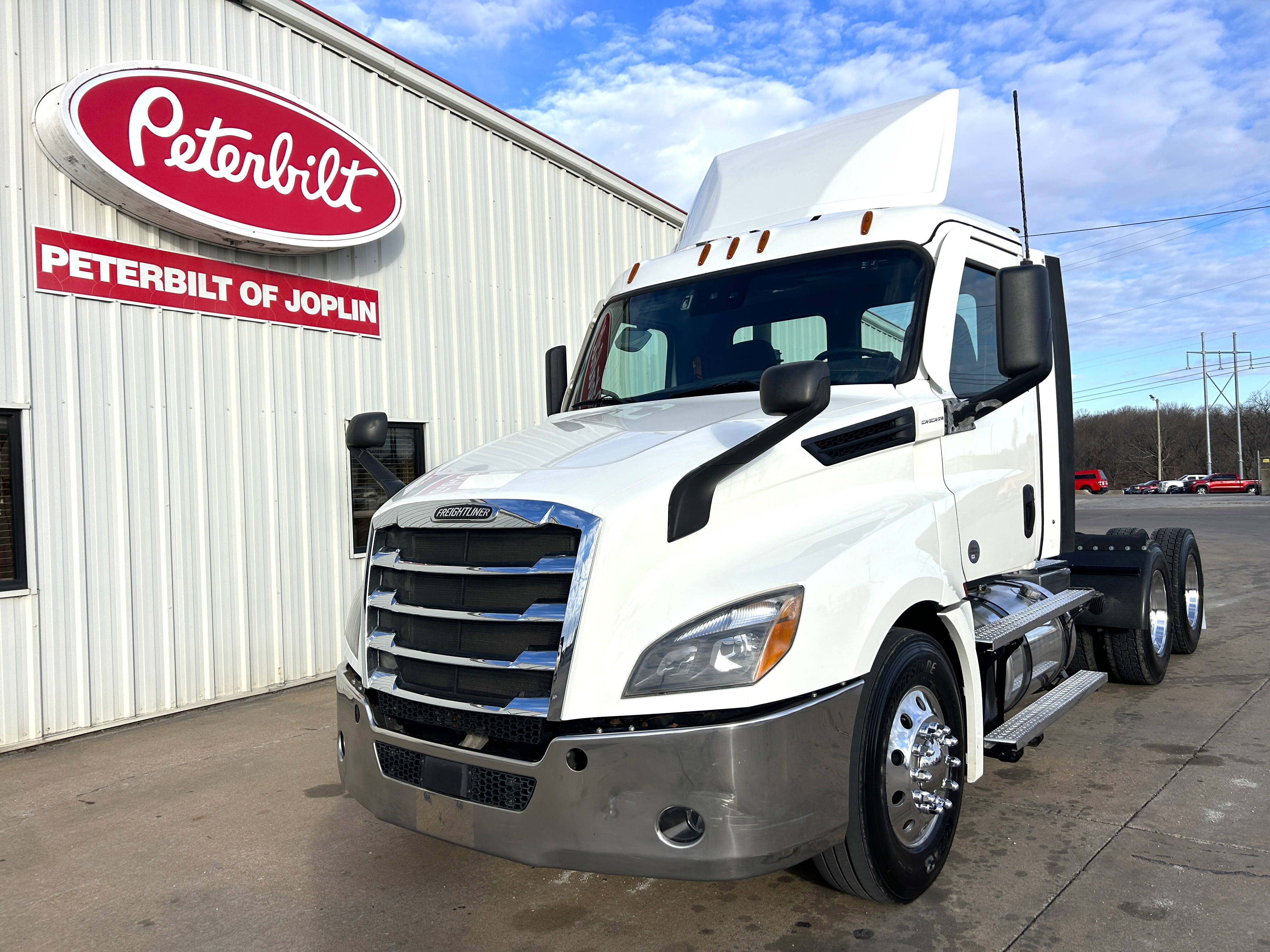 2021 FREIGHTLINER CASCADIA 126 in Joplin, MO